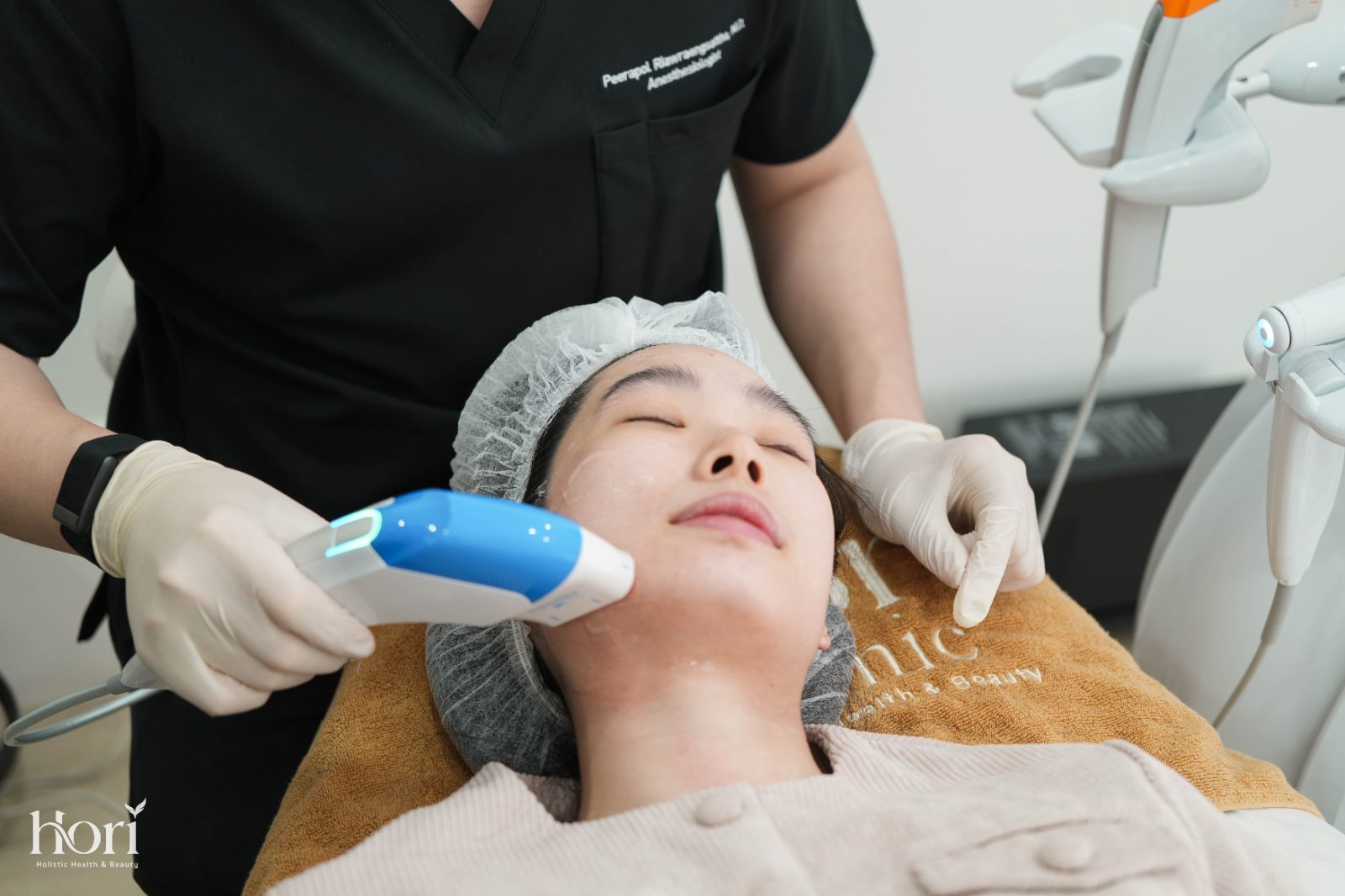 Refined facial contour — Hori signature aesthetic